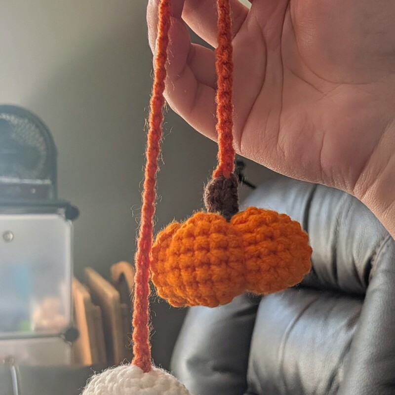 2026/10 Commissioned pumpkin and ghost car mirror decor