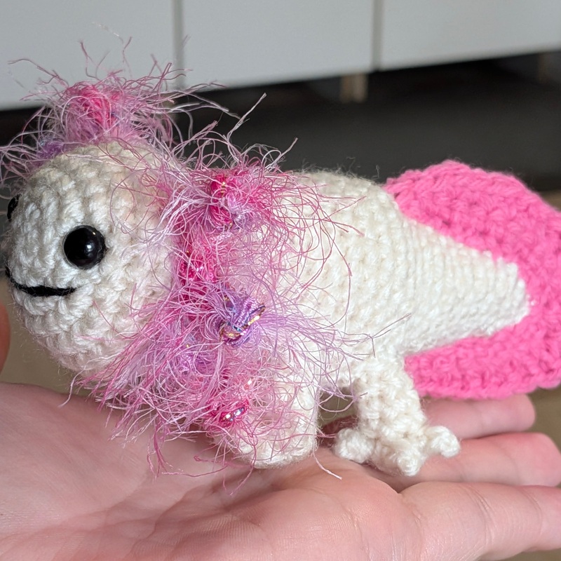 2026/05 Pink sparkly axolotl