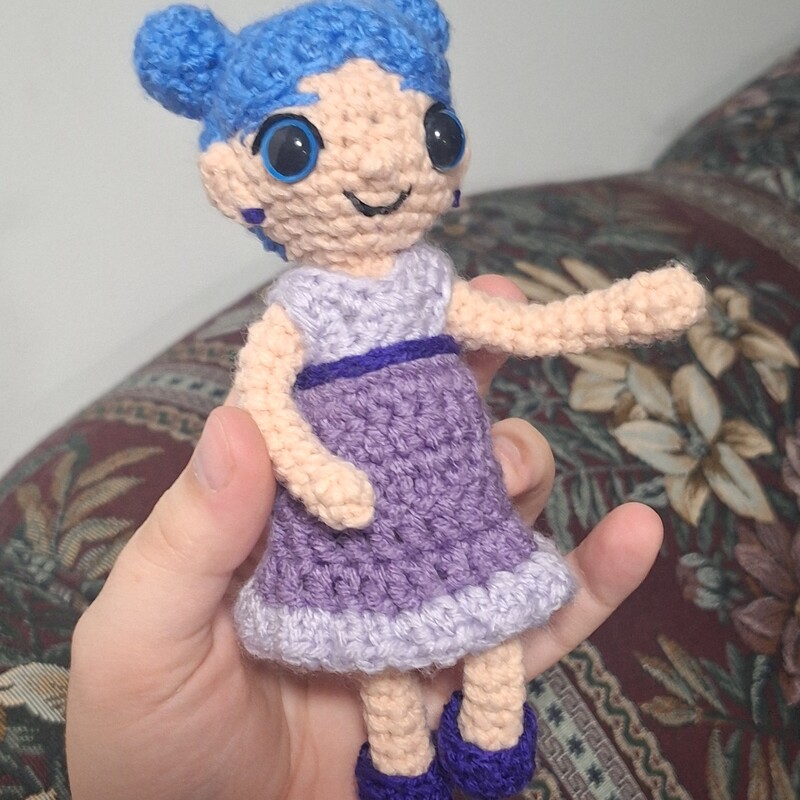 2025/12 Small doll with custom removable clothes and shoes